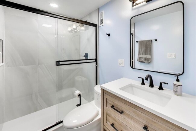 Building Photo - 6 S Waterman Ave