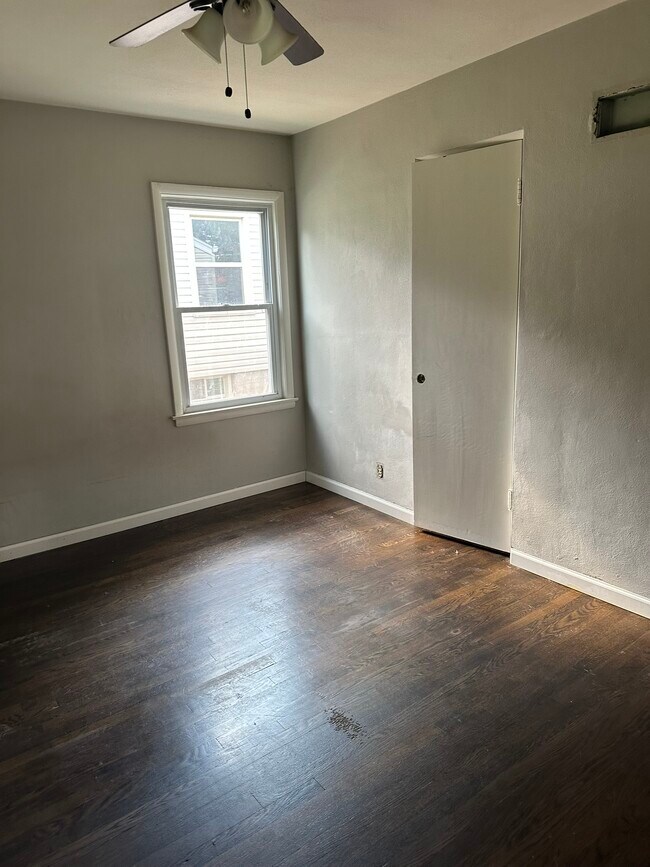 Building Photo - 9819 Eastbrook Dr