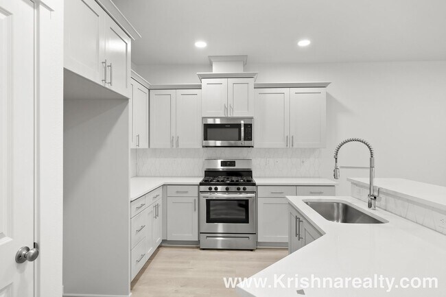 Building Photo - 1218 S Quartz Dr
