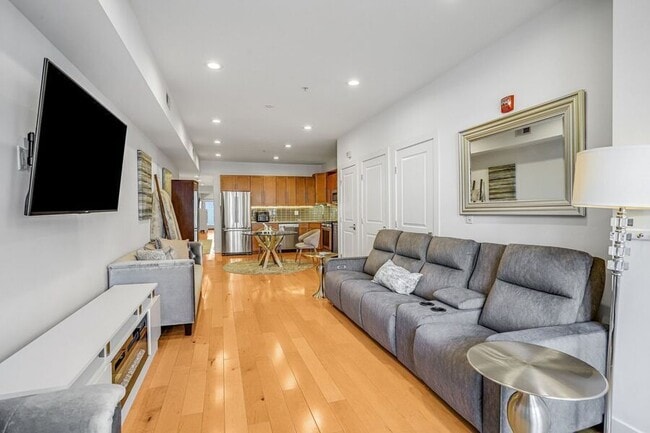 Building Photo - 816 Kennedy St NW