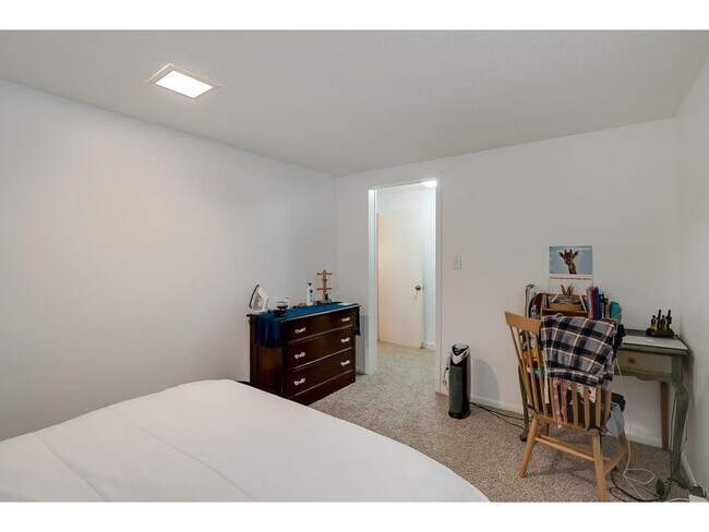 Building Photo - 4005 W 44th St