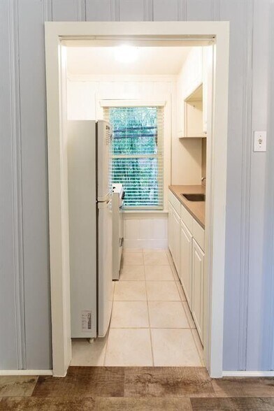 Building Photo - 1212 Milford St