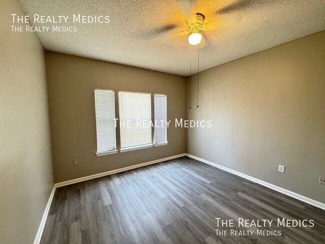 Building Photo - 12012 Villanova Dr