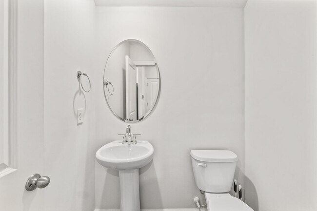 Building Photo - Beautiful 4 bedroom home in Belmont!