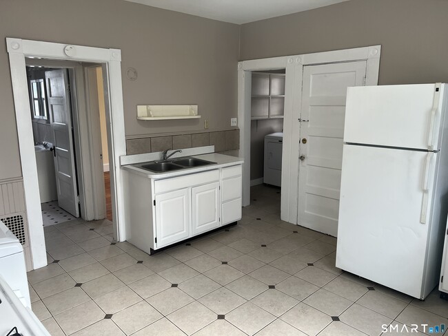 Building Photo - 40 Prospect St