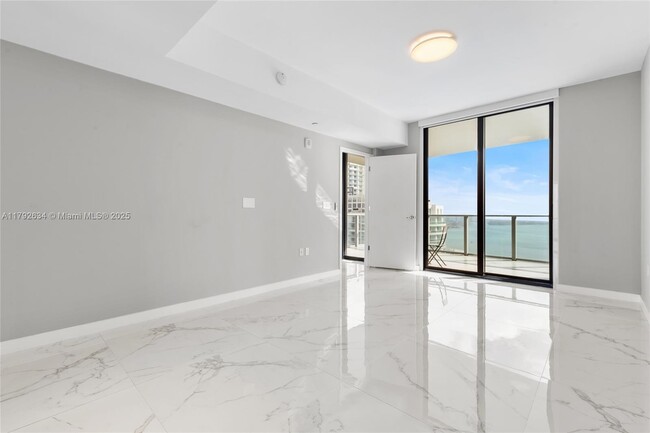 Building Photo - 1010 Brickell Ave