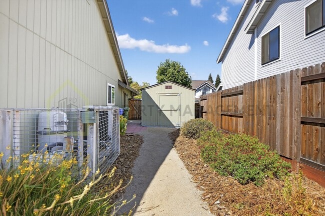 Building Photo - Beautiful 3-Bedroom Home with Pool in Elk ...