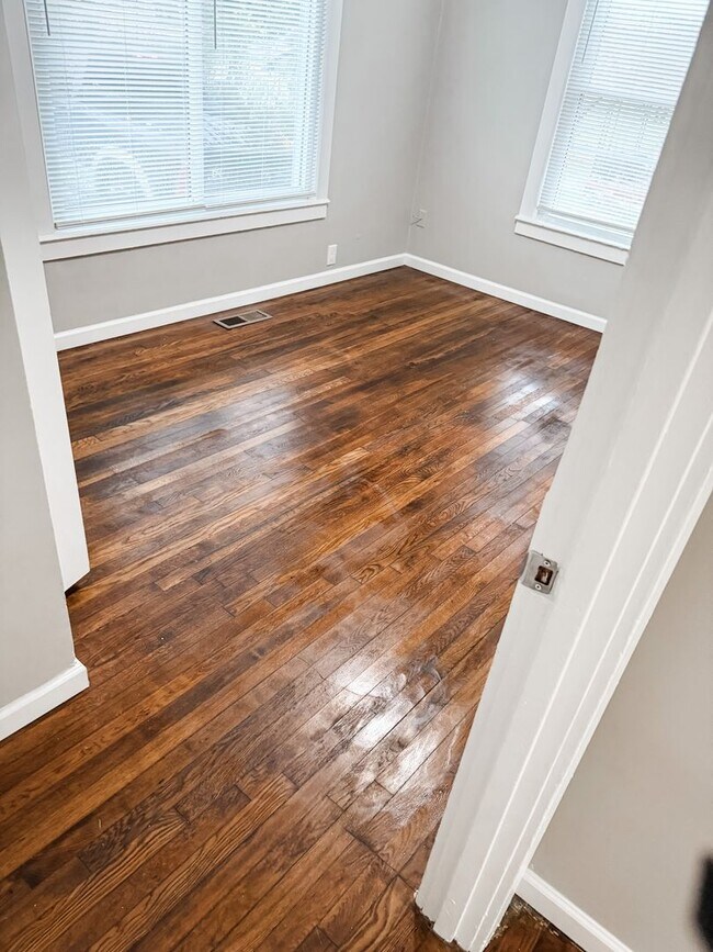 Building Photo - Charming 2 bedroom, 1 bathroom home locate...