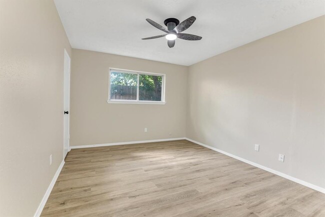 Building Photo - 9611 Camrose Ct