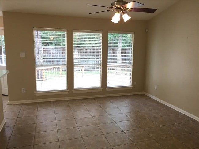Building Photo - 14 Tranquil Glade Pl