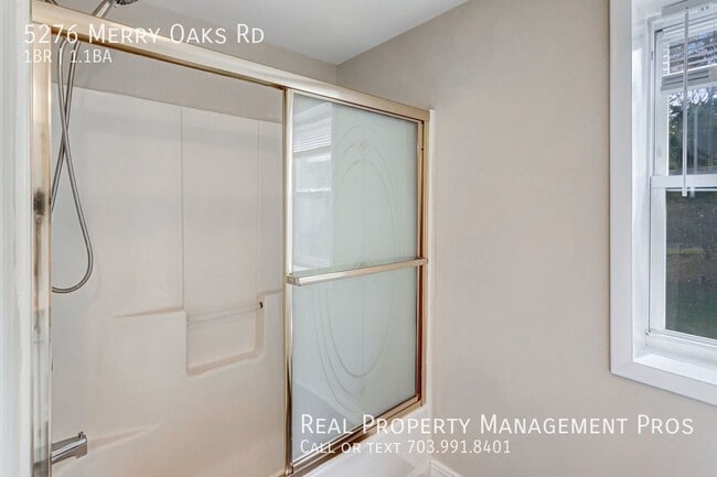 Building Photo - 5276 Merry Oaks Rd