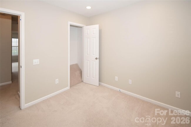 Building Photo - 3148 Mannington Dr