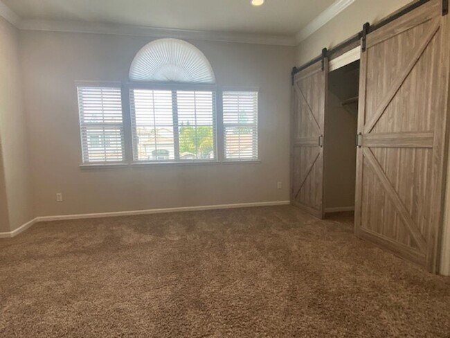 Building Photo - Immaculate home in W. Roseville!