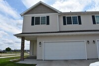 Building Photo - 3 Bed 3 Bath Single Family Home