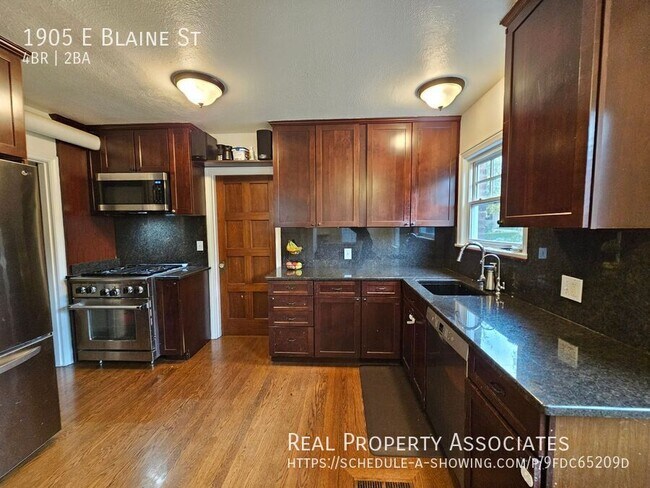 Building Photo - 1905 E Blaine St