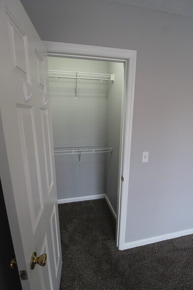 Building Photo - 561 Hampton Way