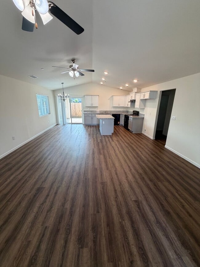 Building Photo - New house in Madera