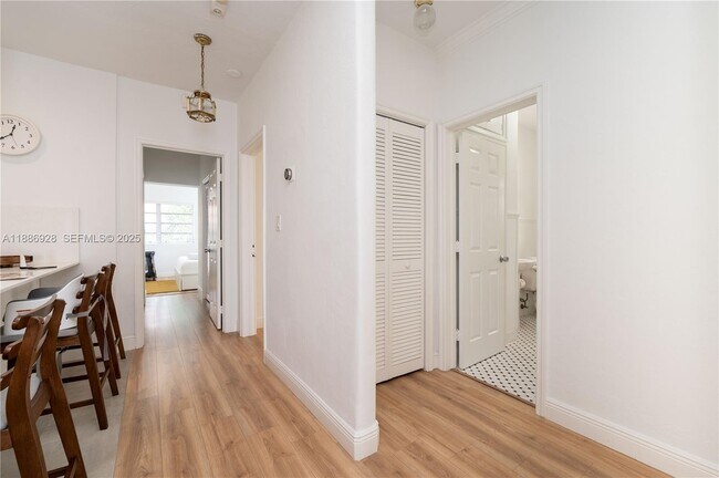 Building Photo - 501 SW 24th Rd