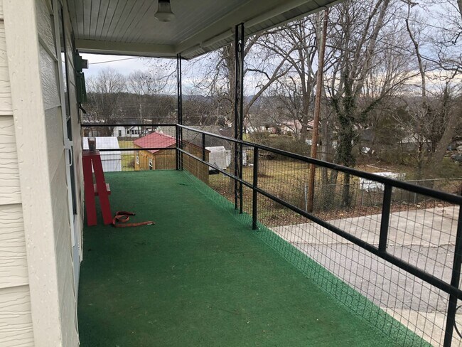 Building Photo - Convenience !!