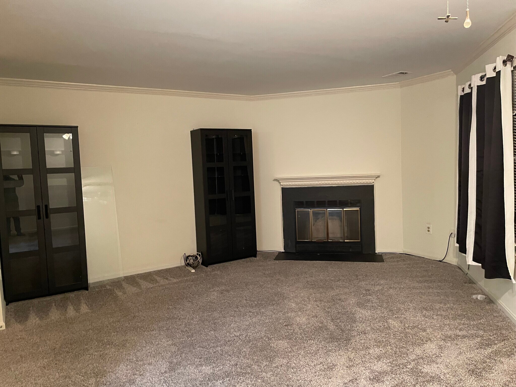 Building Photo - 8 Deer Run Ct