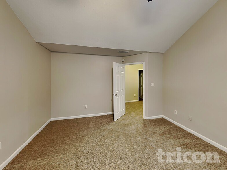 Building Photo - 6899 Mahonia Pl