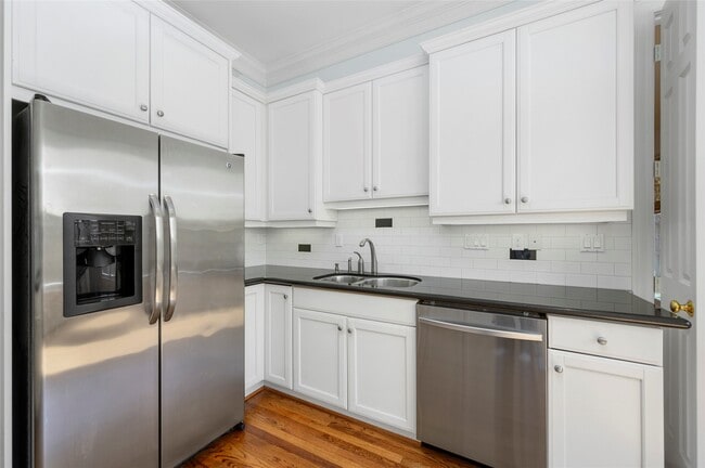 Building Photo - 4106 N Blvd Park