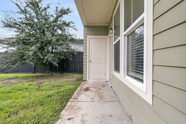 Building Photo - 146 Winding Branch Dr