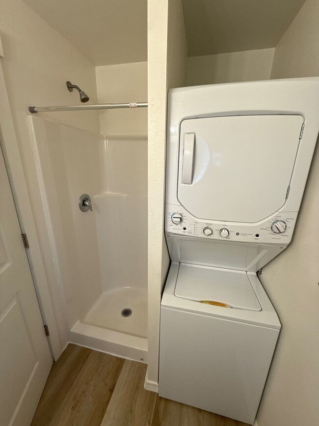 Building Photo - 3357 Portland Rd NE