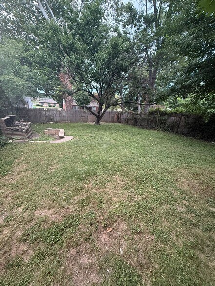 Building Photo - 9849 Green Valley Dr