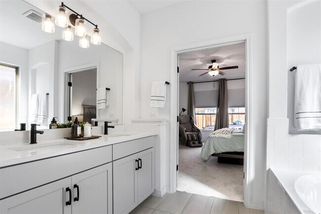 Building Photo - 2233 Santa Isabella Dr