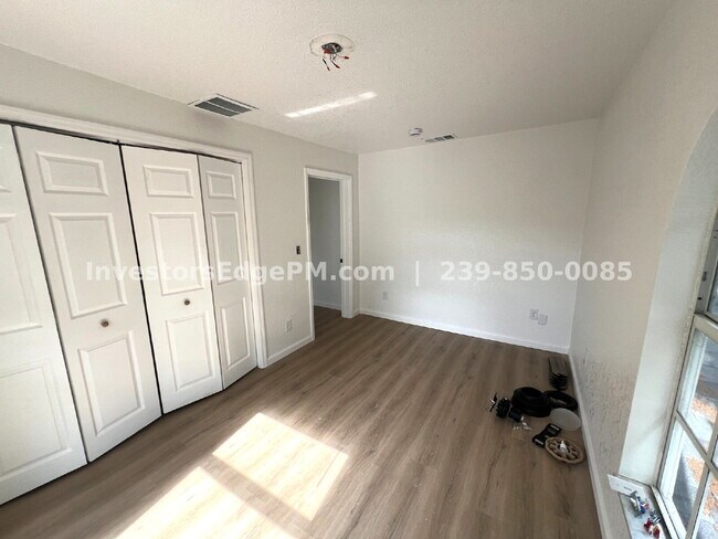 Building Photo - Beautifully Renovated 2BR w/ Loft & Private Deck