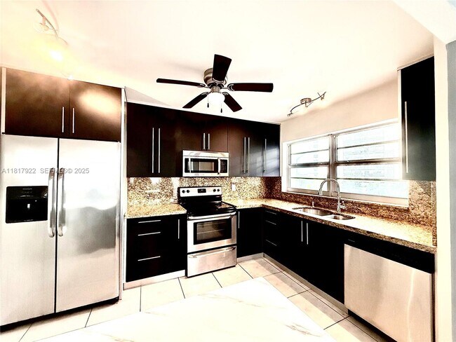 Building Photo - 1825 S Ocean Dr