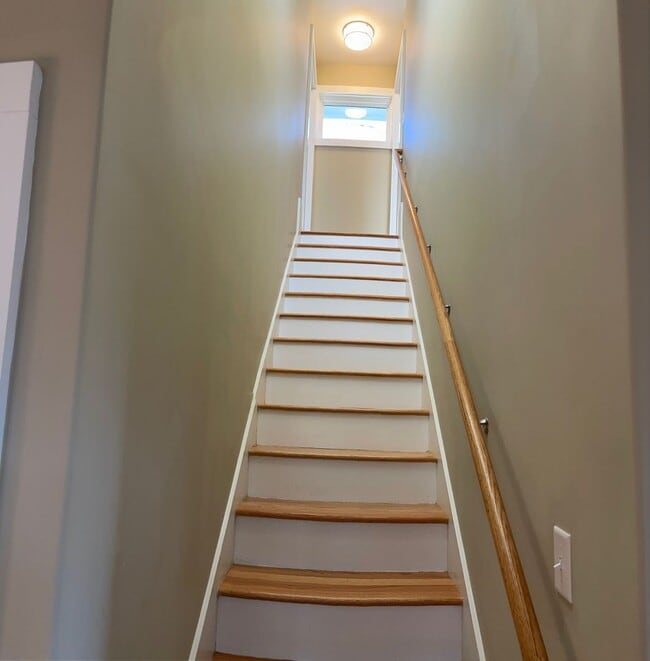 Building Photo - West Asheville, Green Built,  4 Bedroom, 4 Bathrooms. Two separate  living areas.