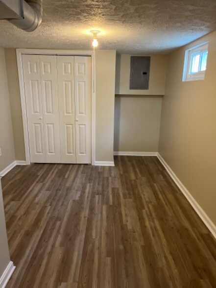 Building Photo - 4023 Valley View Dr