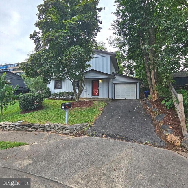 Building Photo - 1108 N Rockingham St