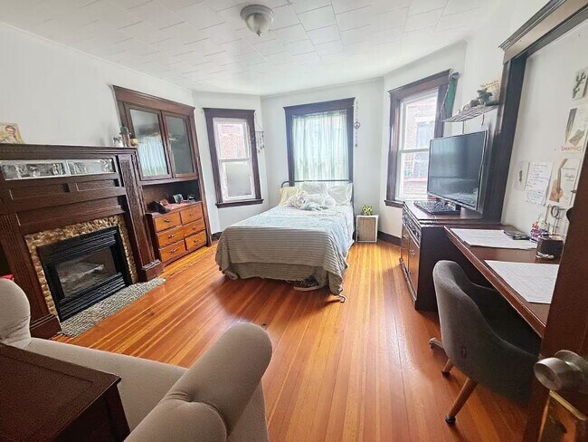 Building Photo - Spacious Unit in Allston