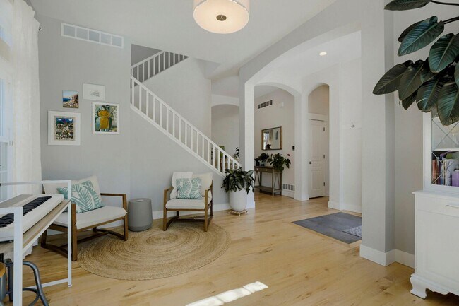 Building Photo - Gorgeous 4 Bedroom Home in NW Indian Peaks Neighborhood. Hardwood floors, Wine Closet and More