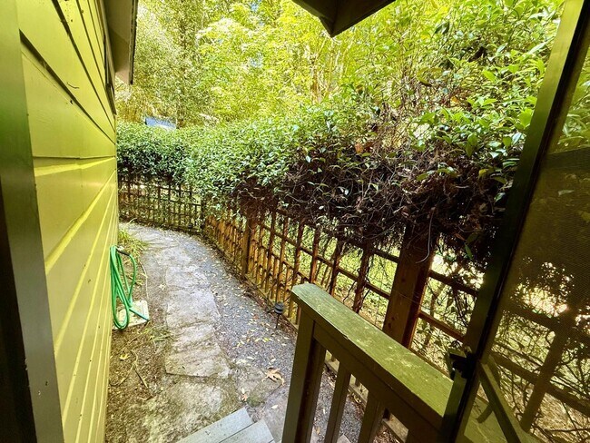 Building Photo - PEACEFUL MADRONE CANYON ONE BEDROOM COTTAGE NEAR DOWNTOWN LARKSPUR