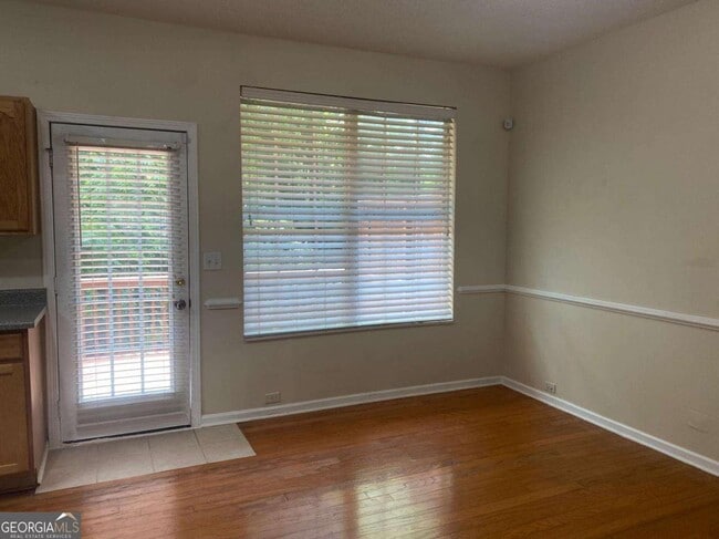 Building Photo - 2858 Parkway Close