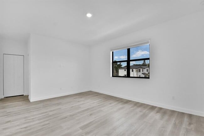 Building Photo - 4083 Sunset Wy