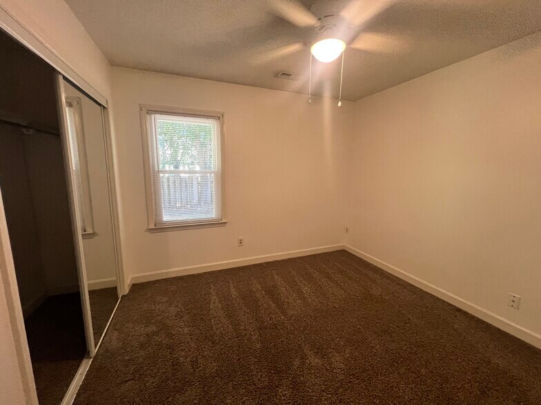 Building Photo - 4415 Bridgeport Dr