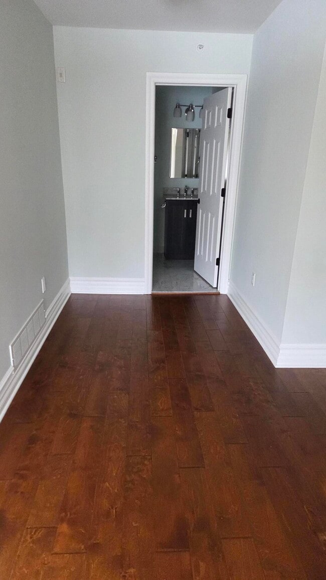 Building Photo - 934 W Huron St