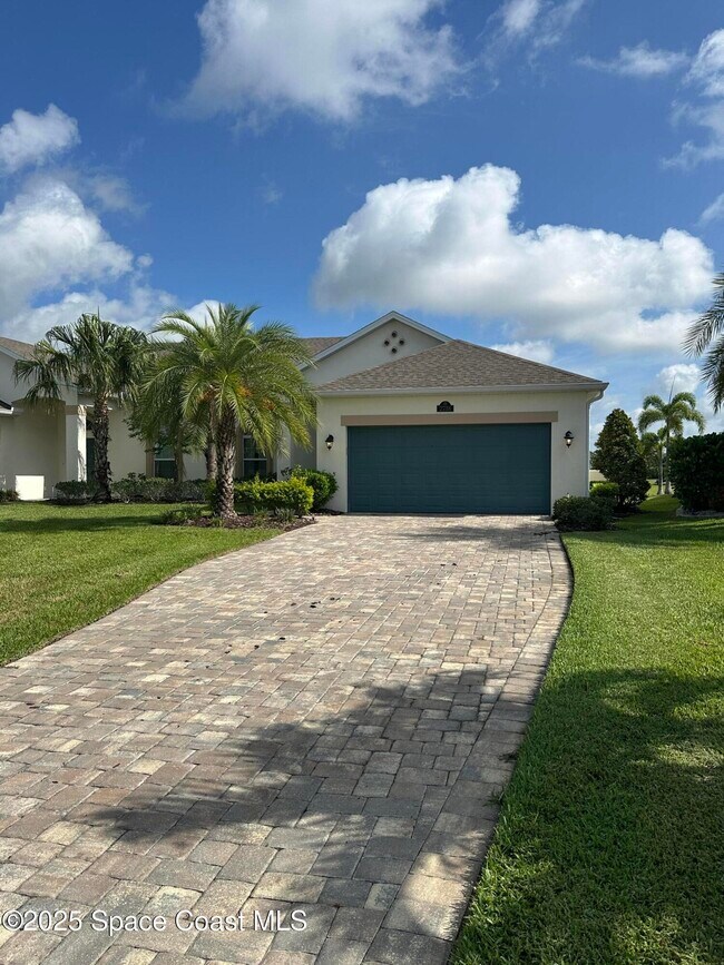 Building Photo - 2738 Spur Dr