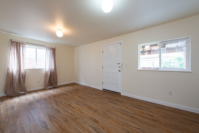 Building Photo - Beautifully Updated Seattle Home – 3 Bed, ...