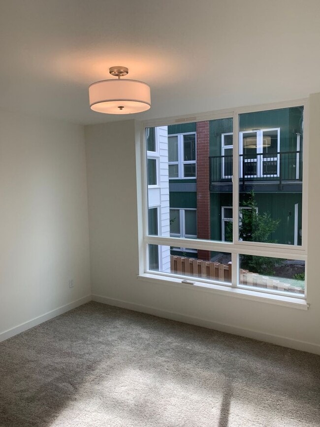 Building Photo - Luxury 2 beds/2 baths townhome in Wedgwood!