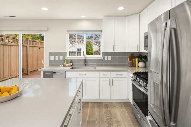 Building Photo - Stunning Redmond Ridge 4 bedroom