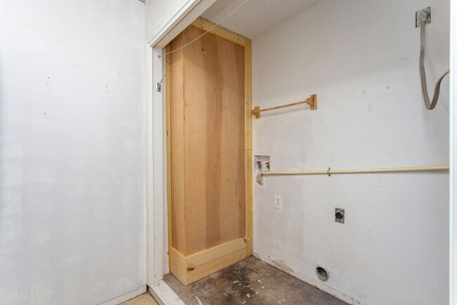 Building Photo - 3 Bedroom 2 Bath Home for Lease!