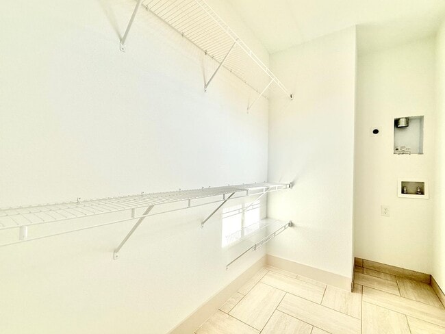 Building Photo - Sleek 1Bedroom/ 1Bath loft-style living in College Park!