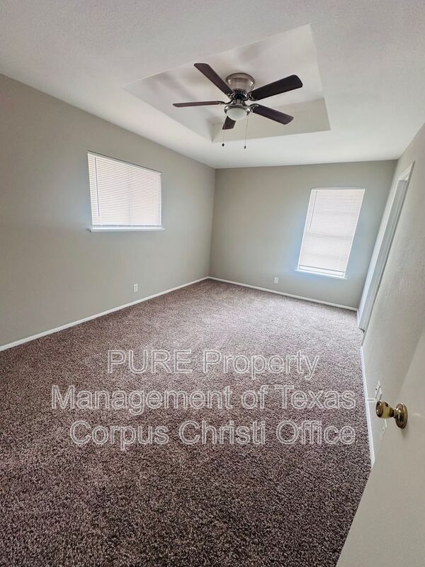 Building Photo - 4006 Panama Dr