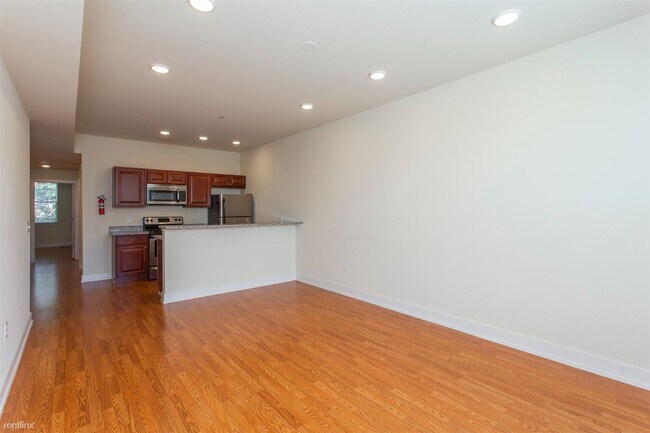 Building Photo - 2 br, 1 bath Triplex - 1405 N SYDENHAM ST ...